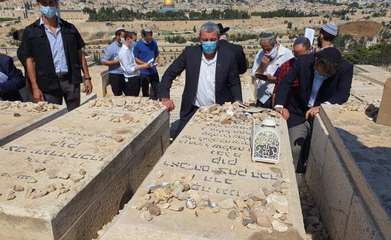 השר פרץ, באזכרה לרב קוק: "להניף את דגל האמונה"