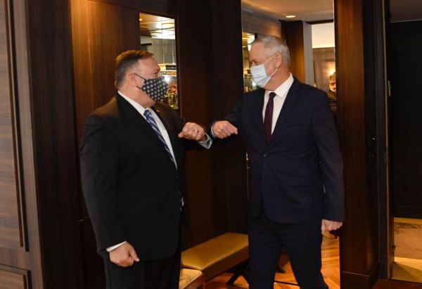 גנץ לפומפאו: "ישראל תמיד תושיט את ידה לשלום"