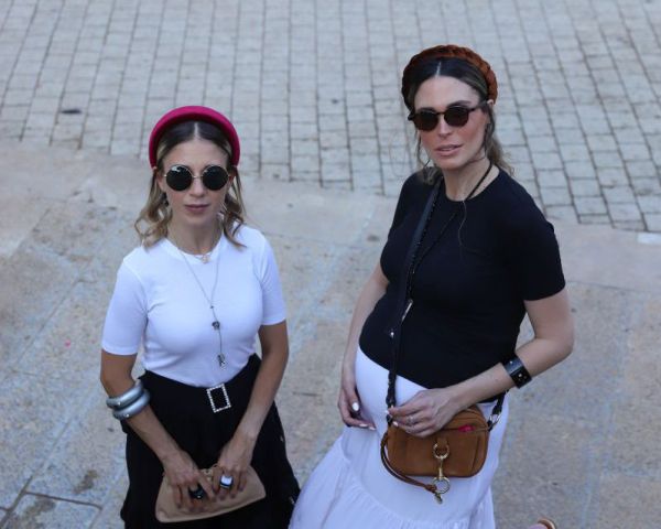 שחור לבן: הפקת אופנה בסמטאות ירושלים