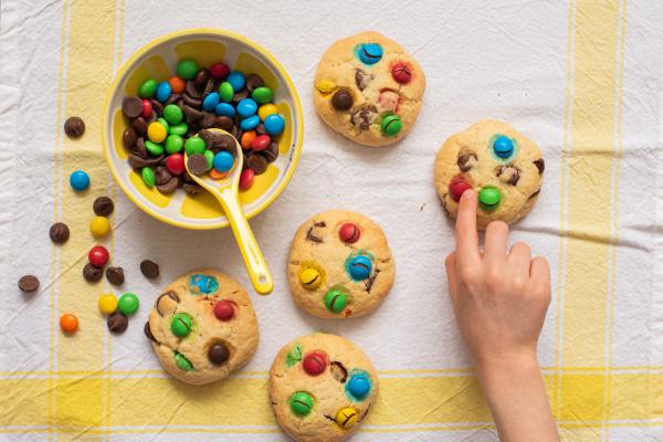 תקראו לילדים: מתכון לעוגיות שיכניסו צבע לחופש