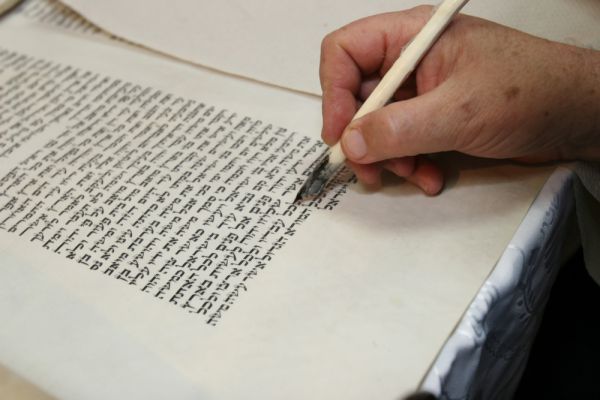 בלי לצאת מהבית: בואו ללמוד כתיבת סת"ם