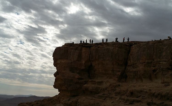 קצר על הפרשה| אנחנו בצד של הקללות או של הברכות?