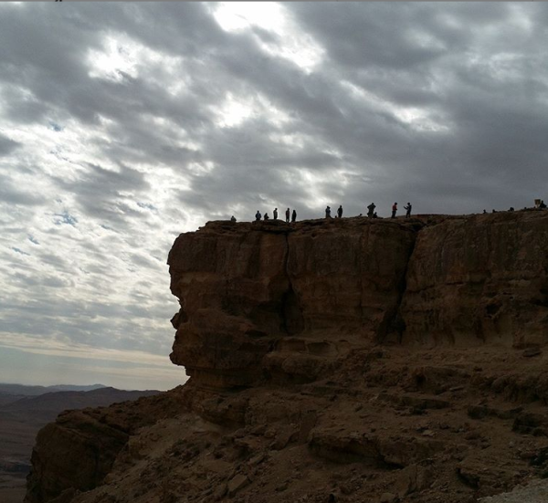 קצר על הפרשה| אנחנו בצד של הקללות או של הברכות?