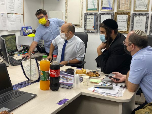 בנט באלעד: "הציבור החרדי מתנהל למופת"