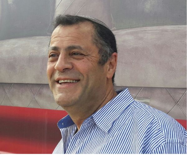 האיש ששיפץ 5,500 בתים של נזקקים וקשישים