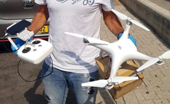 רחפן בתל אביב השליך שקיות עם קנאביס