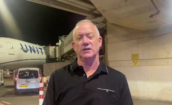 גנץ המריא לוושינגטון, ייכנס לבידוד מקוצר בשובו לארץ