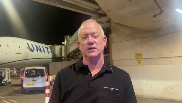 גנץ המריא לוושינגטון, ייכנס לבידוד מקוצר בשובו לארץ