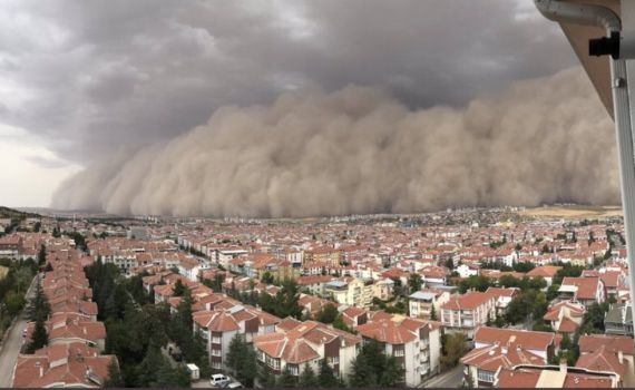 מזג האוויר השתגע: סופת חול ענקית הכתה בטורקיה