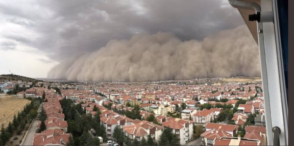מזג האוויר השתגע: סופת חול ענקית הכתה בטורקיה