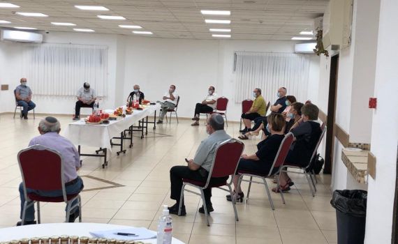 פעיל הבית היהודי הכניס עשרות חברי מרכז לבידוד