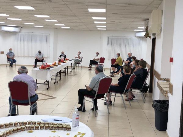 פעיל הבית היהודי הכניס עשרות חברי מרכז לבידוד