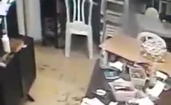 בני ברק: שוד בבית חלפן הכספים; אשתו גוננה עליו