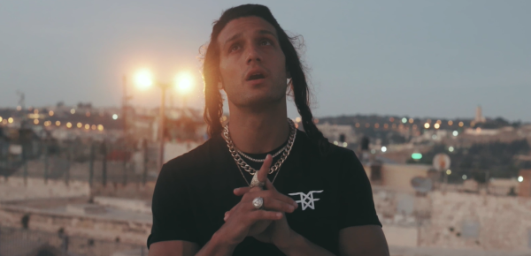 כזה עוד לא ראינו: אסף גורן עושה סליחות באנגלית. צפו