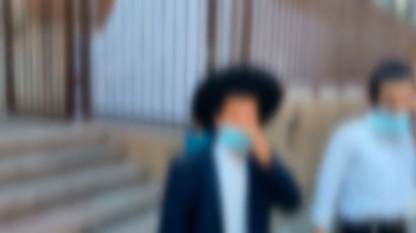 צפו; כתב חדשות 12 הותקף בבני ברק: "לך מפה, טפו"