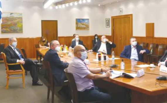 דרישה בקבינט לפתוח עסקים וגנים ביום ראשון