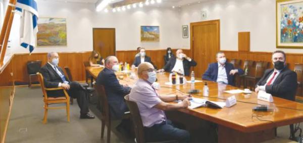 דרישה בקבינט לפתוח עסקים וגנים ביום ראשון