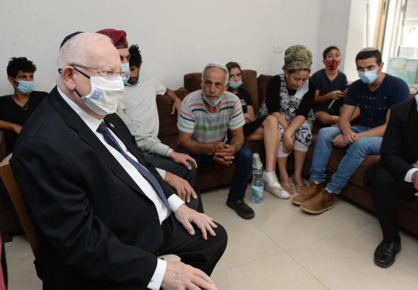 ריבלין בבית הרב אוחיון: "כאבו של העם כולו"