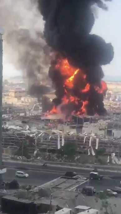 חודש אחרי הפיצוץ: שריפת ענק בנמל ביירות