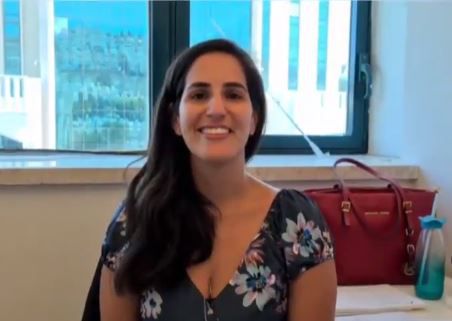 ענק: אישתו של כתב חדשות 12 הפתיעה אותו בשידור חי