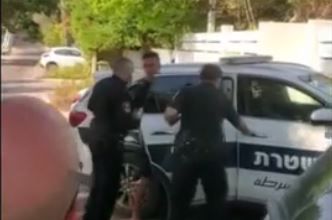 "אל תיגע בי" | תיעוד: רגע המעצר של ערן זהבי. צפו