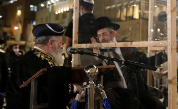 מה עושים עם סוכה, הקפות ומקווה? הנחיות הרב הראשי