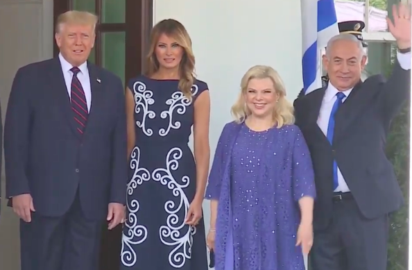 מה לבשה שרה נתניהו לחתימה על הסכם השלום?