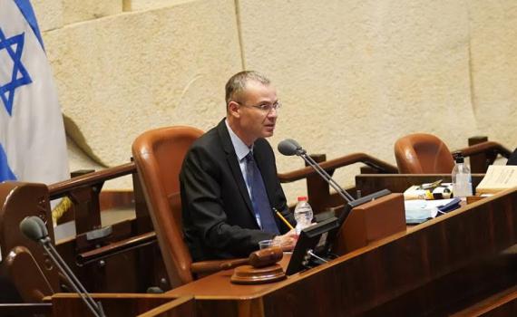 מרד בקואליציה: דגל נעדרו, ליצמן וחלק מכחול לבן נגד