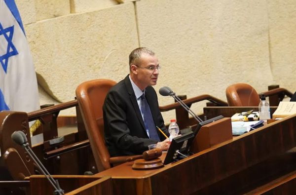 מרד בקואליציה: דגל נעדרו, ליצמן וחלק מכחול לבן נגד