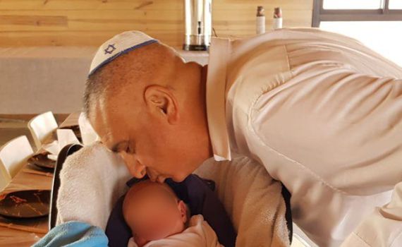 תושב איתמר קרא לבנו על שם עמית בן יגאל הי"ד
