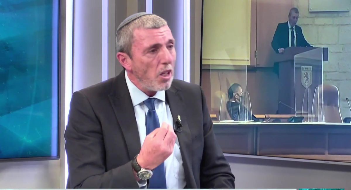 אולפן סרוגים: השנה המטלטלת של הרב רפי פרץ