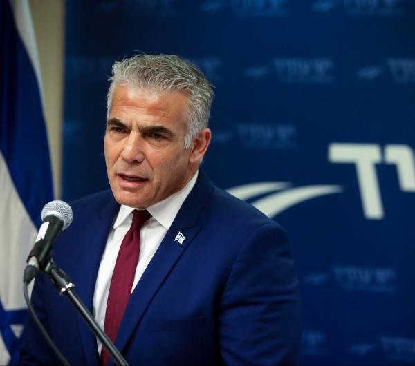 לפיד נגד נתניהו: "חיסונים הם לא הישג פוליטי"