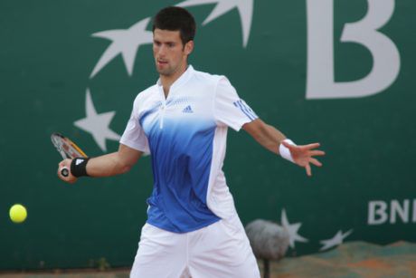 דרמה בארה"ב: ג'וקוביץ' חבט בשופטת והודח. צפו