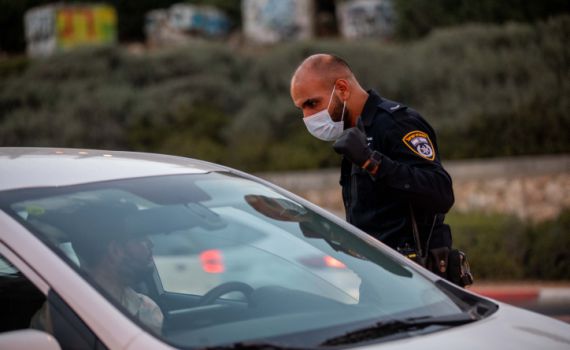 "אם תיסעו למשפחה לחג תישארו שם שבועיים"