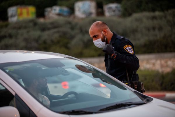 "אם תיסעו למשפחה לחג תישארו שם שבועיים"