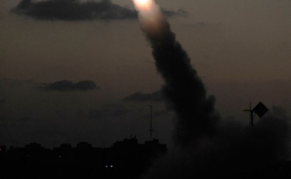 בזמן הטקס: פצועים מירי טילים מעזה לאשדוד. צפו