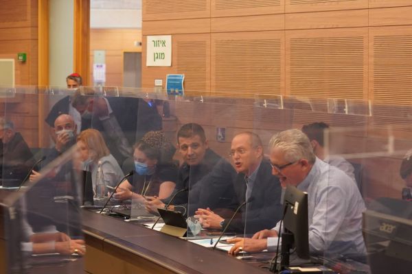 קללות וניבולי פה בועדת חוקה: "אתה חולה נפש"