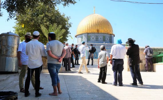 כתב אישום נגד צעיר שהפגין ליד הר הבית