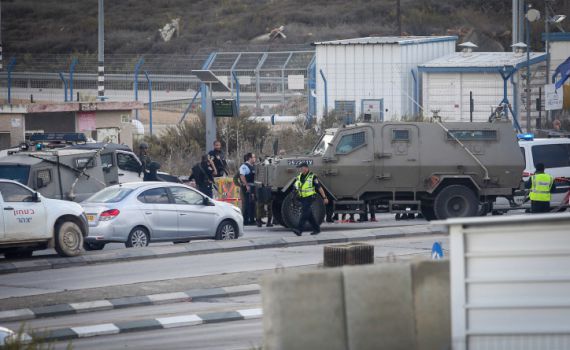 שני פצועים בפיגוע דריסה בצומת תפוח; המחבל נוטרל