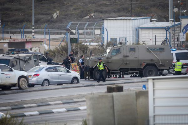 שני פצועים בפיגוע דריסה בצומת תפוח; המחבל נוטרל