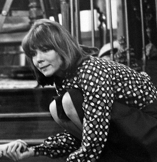 דיאנה ריג שגילמה את  ליידי אולנה טיירל נפטרה בגיל 82