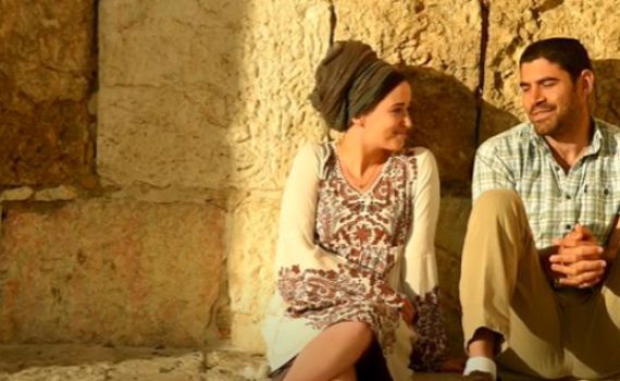 "תום ילדות": הזוג הסרוג מאפרת משיק סינגל שני