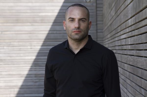 צפו: נועם מיכאל מחדש את יורם טהר לב