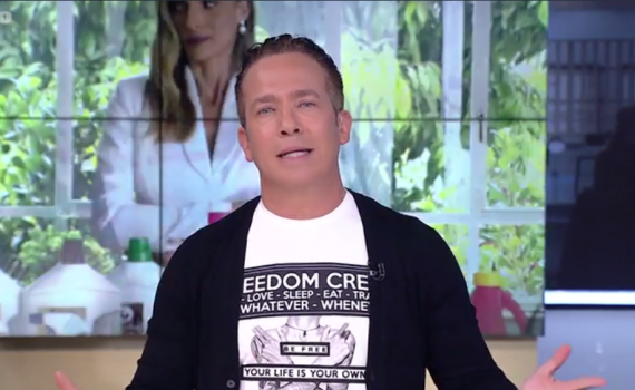 "קשקשן ובור": גיא פינס צייץ על תפילה וחטף מהגולשים