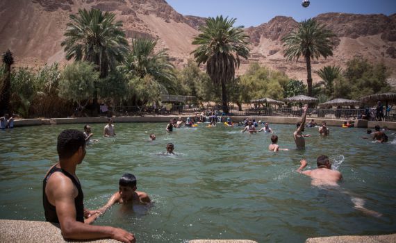 משרד המשפטים הקפיא את הרחצה הנפרדת