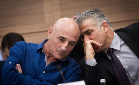 תפסיקו להיות נאיביים: שיעור קטן בפוליטיקה