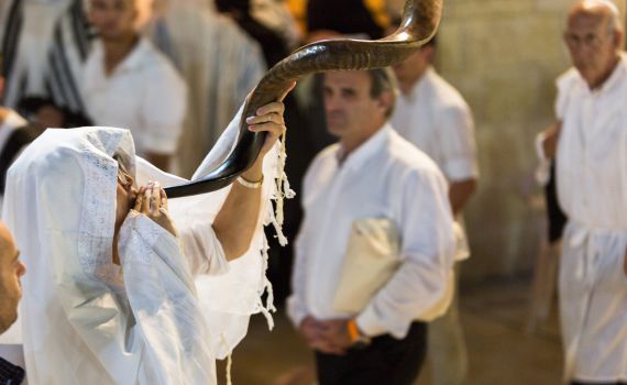 "נתניהו הבטיח כי התפילות בימים הנוראים לא יפגעו"