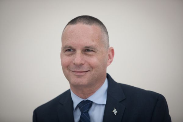 השר יזהר שי: "הייתי שמח לדעת מה כתוב בהסכם"