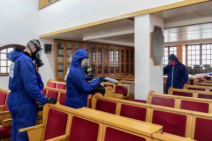 כך תחטאו את בית הכנסת לקראת תפילות החג