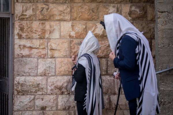 צפו; ראש השנה בסגר: איך אפשר להתפלל ככה כראוי?